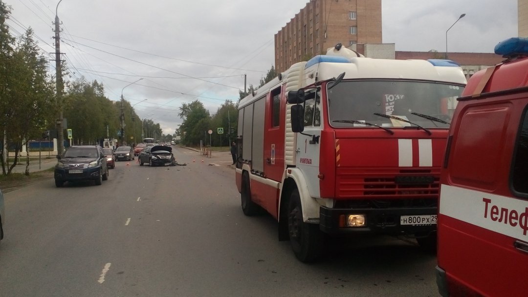 Пожарно-спасательные подразделения приняли участие в ликвидации последствий ДТП Красноборском МО Архангельской области.