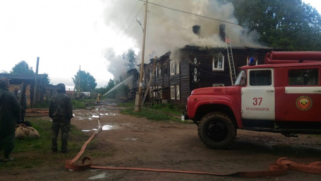 Пожарно-спасательные подразделения выезжали на пожар в Красноборского МО Архангельской области.