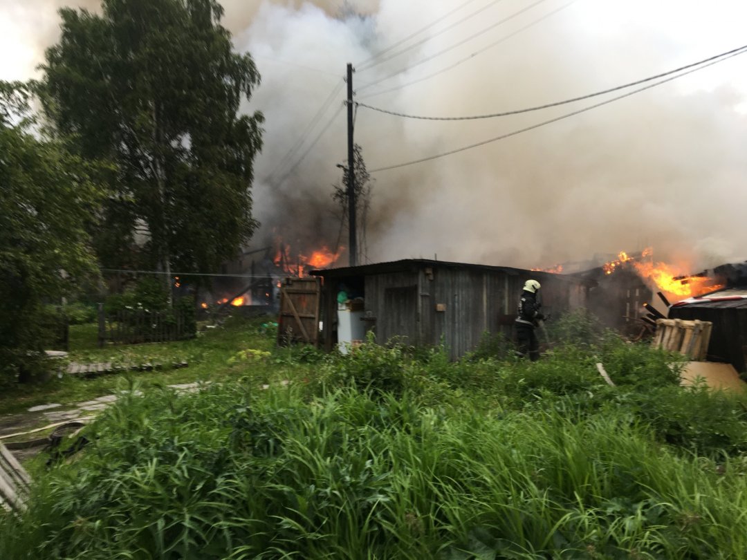 Пожарно-спасательные подразделения выезжали на пожар в Красноборском МО Архангельской области.