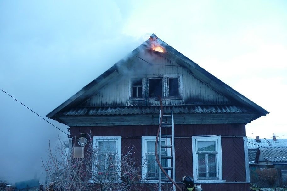 Пожарно-спасательные подразделения выезжали на пожар в Красноборском МО